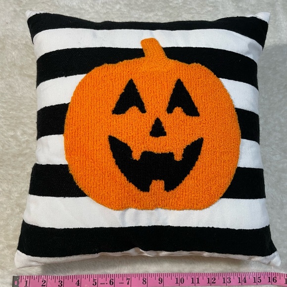 Halloween Decor 16 Inch Pillow - Picture 3 of 4